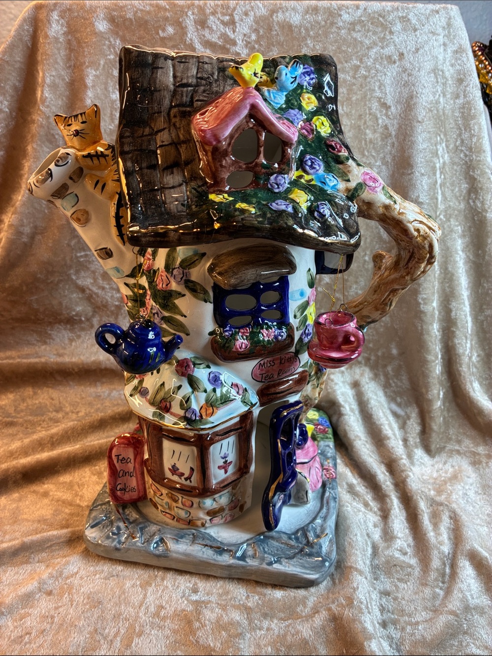 Hand-Painted Ceramic Fairy Teahouse Sculpture - Multicolor Miss Kitty’s Tea Room